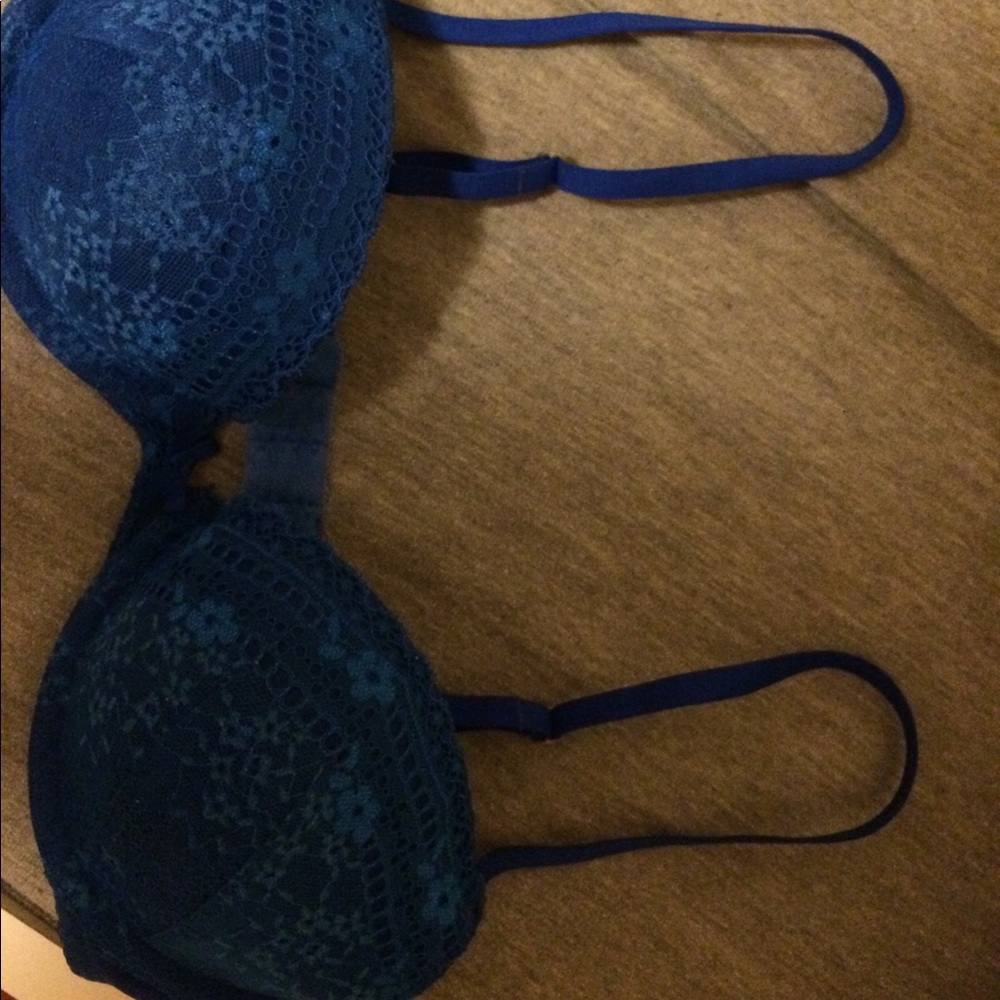 Gilly Hicks size 32c bra not padded not push up.